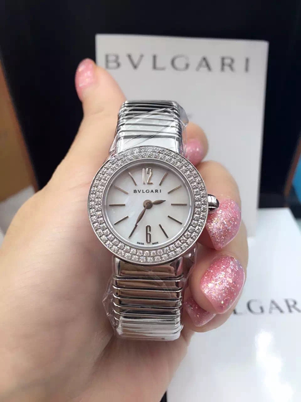 ブルガリ時計正面デザイン